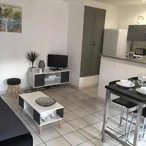 T2 Avec Terrasse Ds Maison De Village Pres D Avignon Appartement Vedène